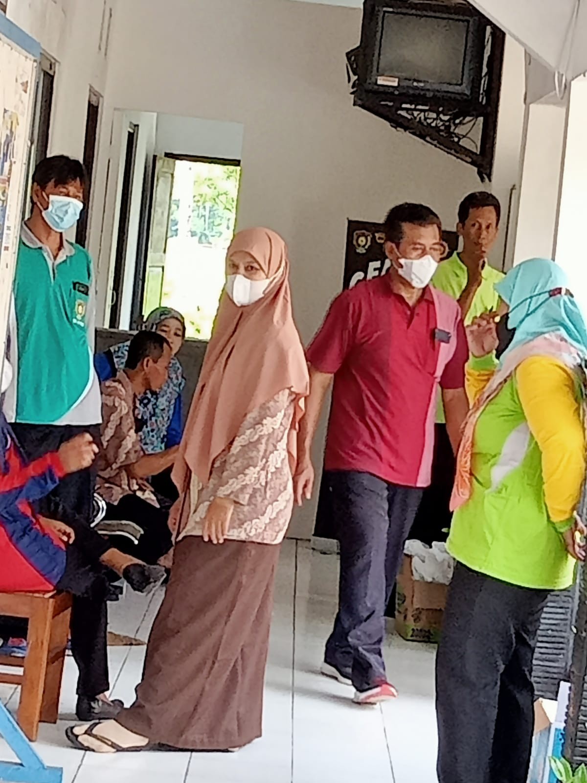 KERJA BAKTI KANTOR KECAMATAN BUTUH DALAM RANGKA PENATAAN RUANGAN