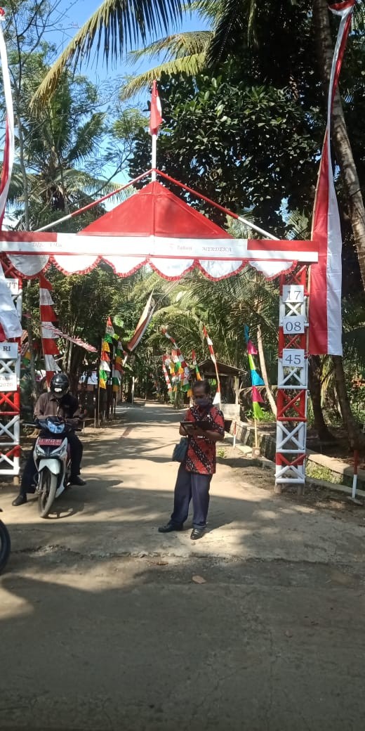 Ketua_Umum_dan_Tim_Lomba_Gebyar_Agustusan_meninjau_ke_desa_penilaian_lomba_Gebyar_Agustusan.jpg