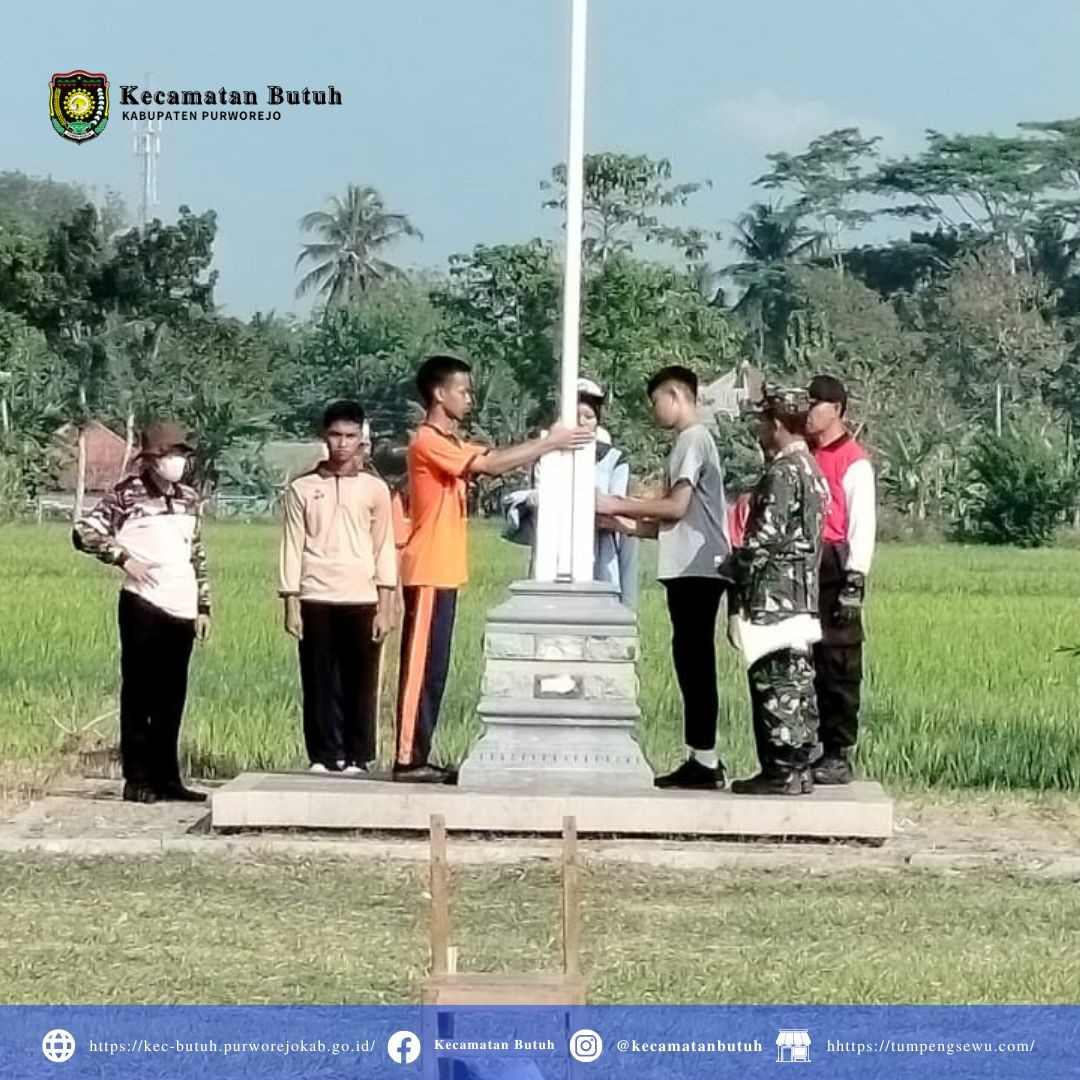 Latihan_Penurunan_Bendera_oleh_Paskibra.jpg