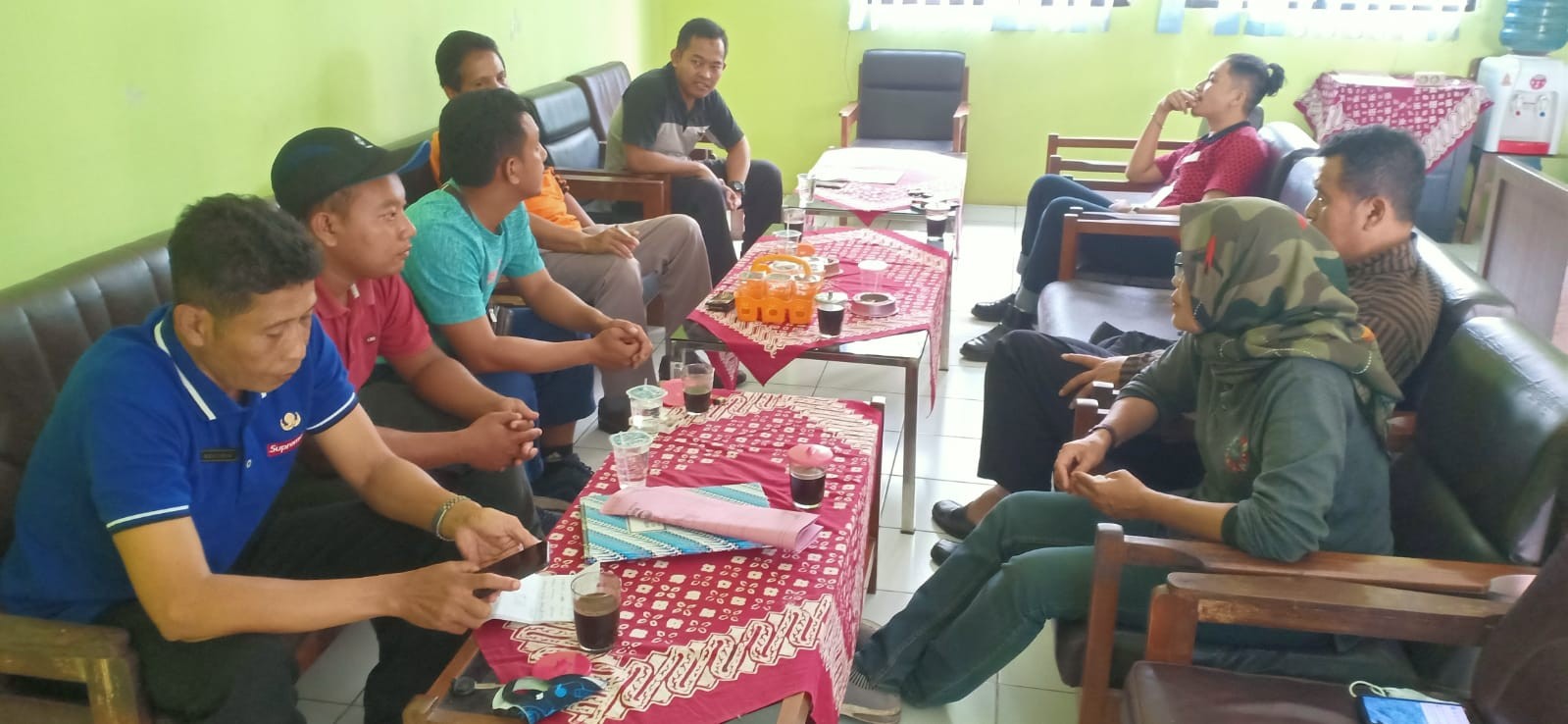 RAPAT KOORDINASI DAN PENYERAHAN BANTUAN UANG SAKU UNTUK TIM BOLA VOLLY KECAMATAN BUTUH